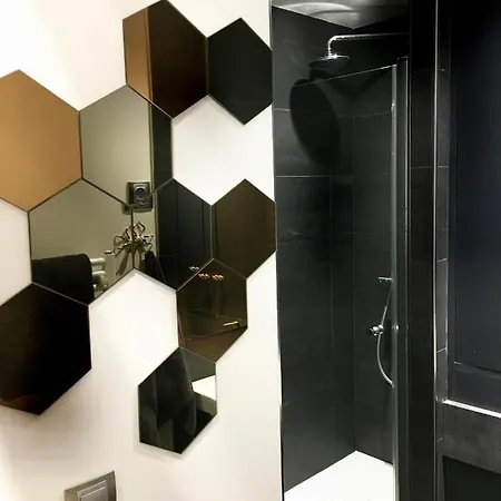 Hyper-centre 1er, Grande Avec Balcon Privatif *