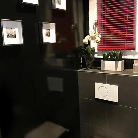 Hyper-centre 1er, Grande Avec Balcon Privatif